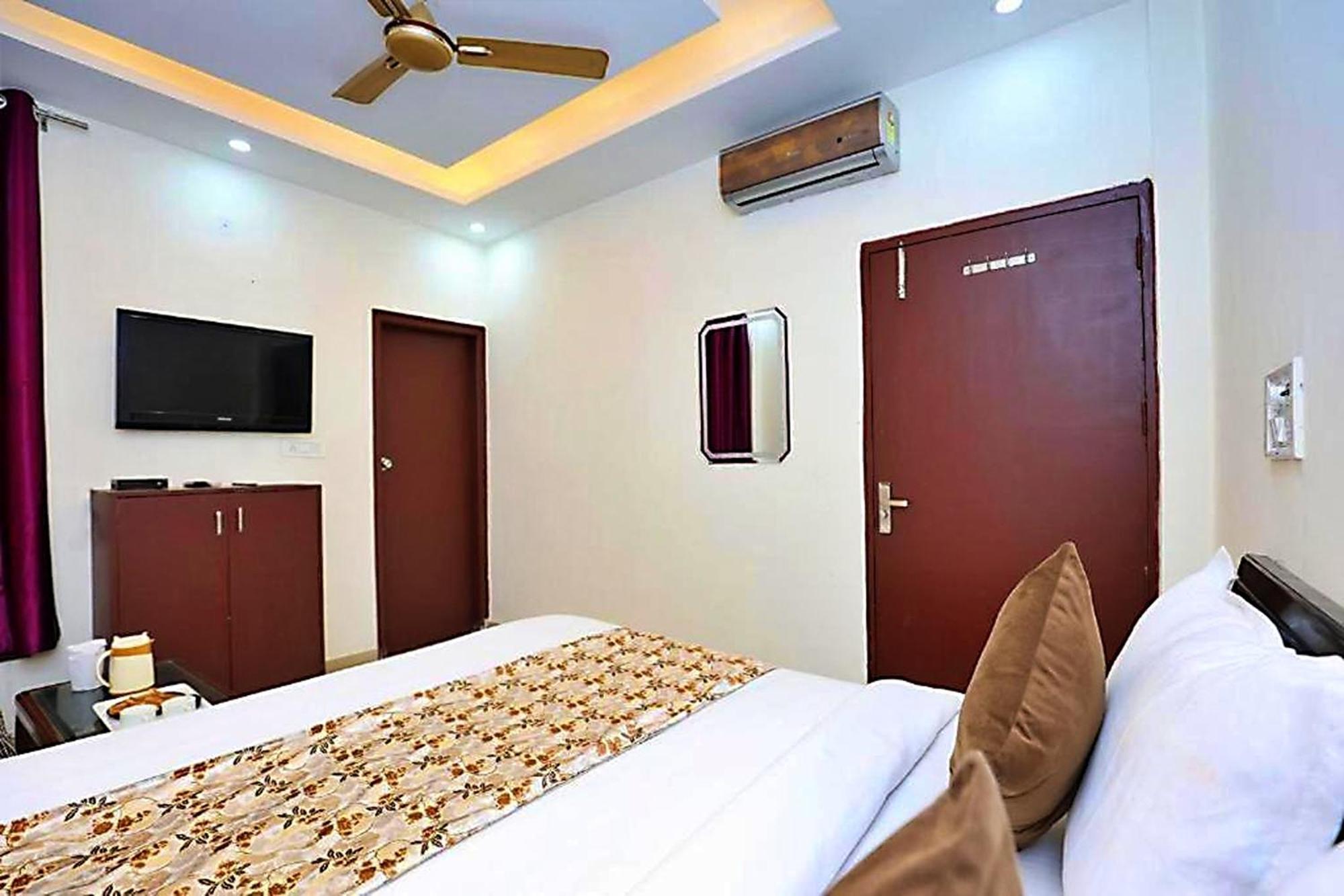Hotel Sunlight Inn Ню Делхи Екстериор снимка