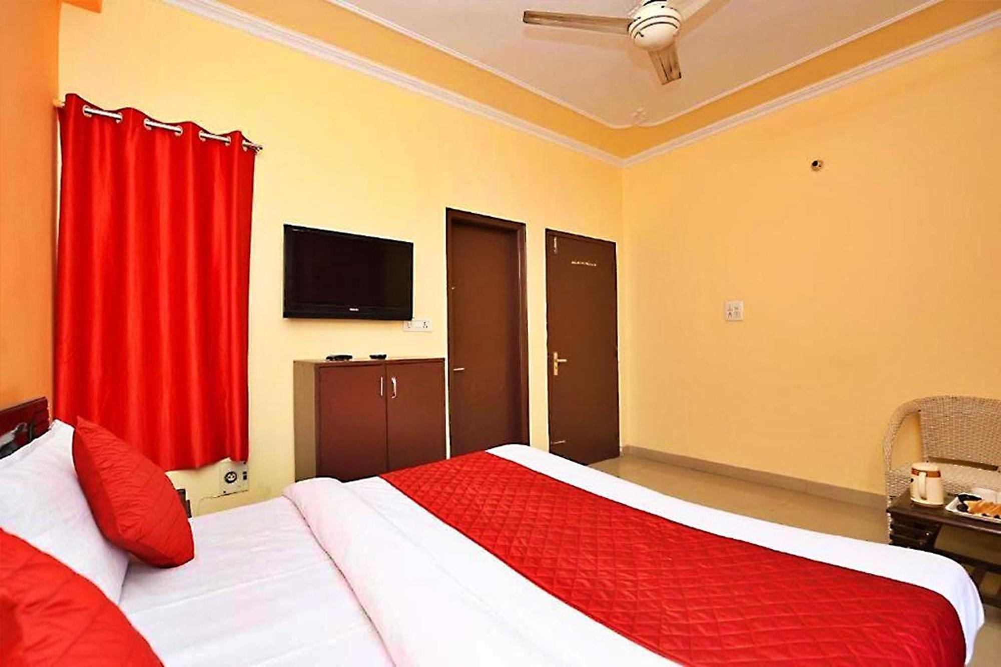 Hotel Sunlight Inn Ню Делхи Екстериор снимка